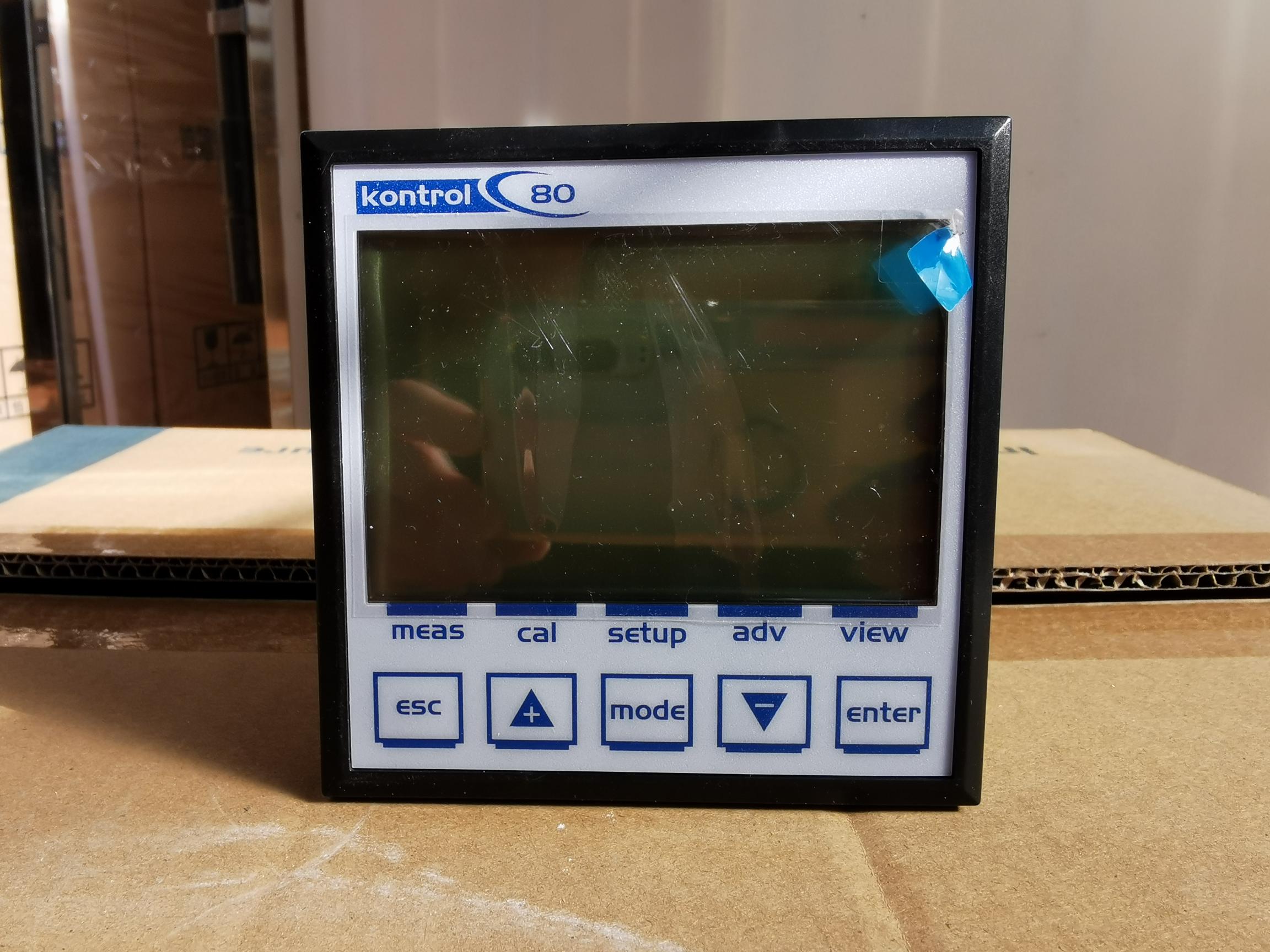 外形尺寸 96x96x42毫米，盤式安裝- 防護(hù)等級(jí): IP65（前面板）,IP20（后蓋）- -10-150°C（溫度）- 精度: 0.1%- 2路繼電器: 250 VAC,5 A- 2路4-20 mA電流輸出，800OhmpH/ORP儀表量程: 0.00 - 14 pH; ± 2000 mV;-